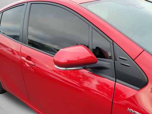 Used 2022 Toyota Prius LE AWD/4WD image 17