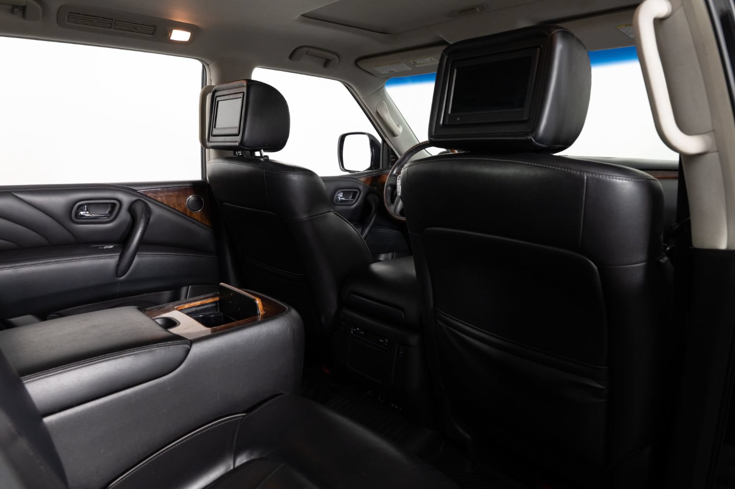 Used 2016 INFINITI QX80 4WD w/ Deluxe Technology Package image 26