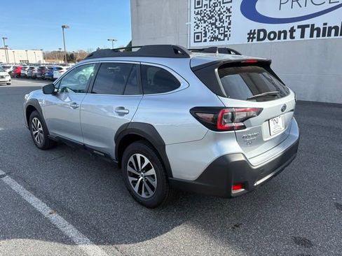 Used 2023 Subaru Outback Premium image 3