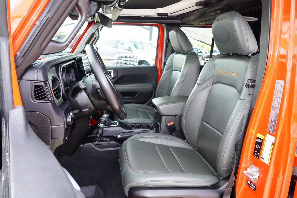 Used 2024 Jeep Gladiator Mojave AWD/4WD image 27