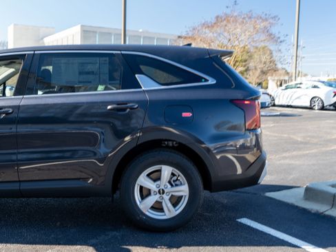 New 2026 Kia Sorento LX FWD image 5