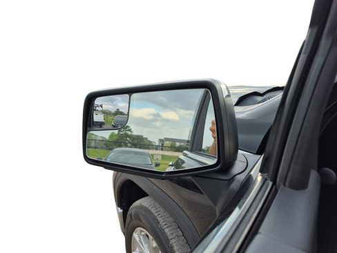 Used 2020 GMC Sierra 1500 SLT RWD image 18