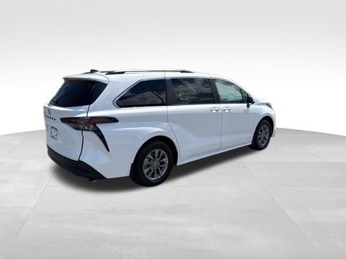 New 2026 Toyota Sienna LE image 6