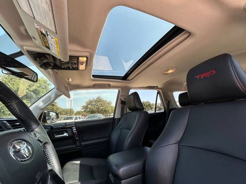 Used 2018 Toyota 4Runner TRD Off-Road Premium AWD/4WD image 12