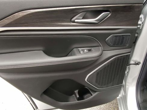 New 2026 Jeep Grand Cherokee Limited image 14