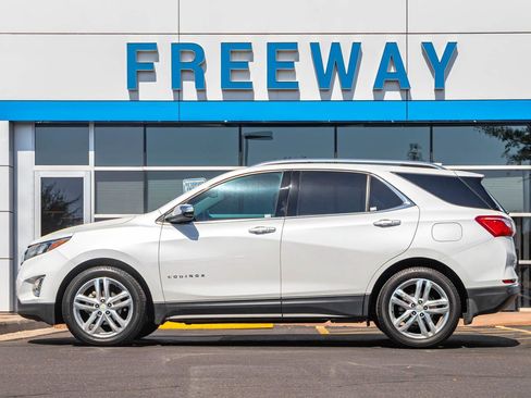 Used 2018 Chevrolet Equinox Premier FWD image 2