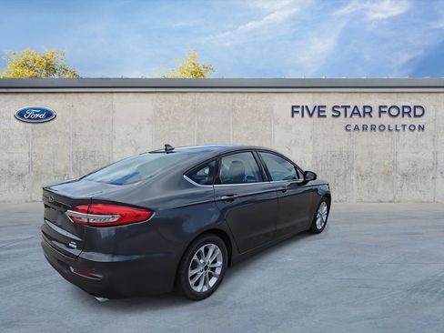 Used 2020 Ford Fusion SE image 8