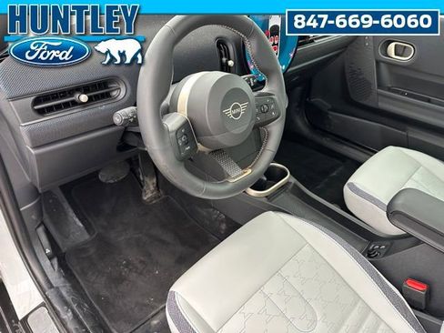 Used 2025 MINI Cooper 4-Door Hardtop FWD image 19