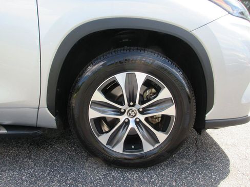 Used 2023 Toyota Highlander XLE FWD image 24