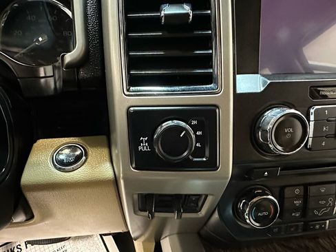 Used 2018 Ford F250 Lariat image 30