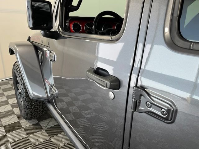 Used 2018 Jeep Wrangler Unlimited Rubicon w/ Dual Top Group AWD/4WD image 13