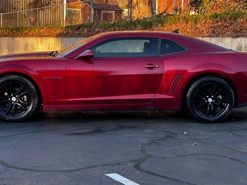 Used 2014 Chevrolet Camaro LT image 2