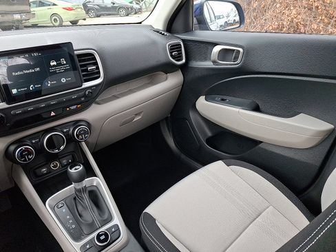 New 2026 Hyundai Venue SEL FWD image 11