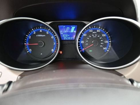 Used 2013 Hyundai Tucson GLS image 9