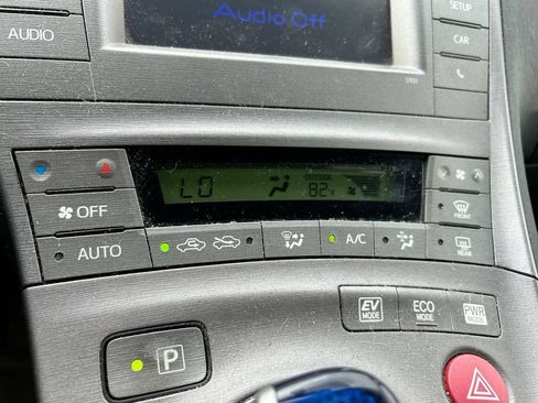 Used 2014 Toyota Prius Two FWD image 23