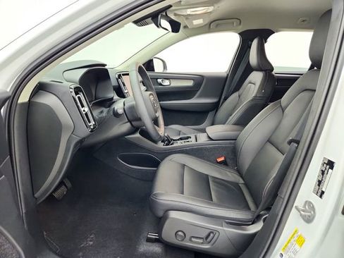Certified 2024 Volvo XC40 B5 Core image 17