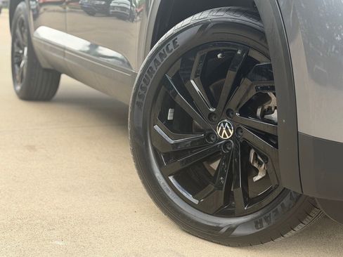 Used 2022 Volkswagen Atlas SE w/ Panoramic Sunroof Package FWD image 2