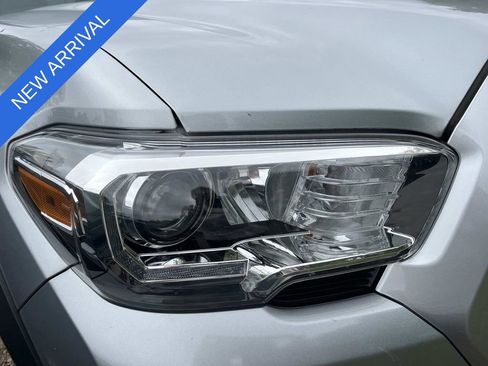 Used 2023 Toyota Tacoma TRD Off-Road AWD/4WD image 8