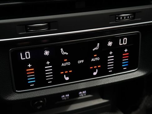 Used 2019 Audi Q8 Prestige w/ Adaptive Chassis Package AWD/4WD image 33