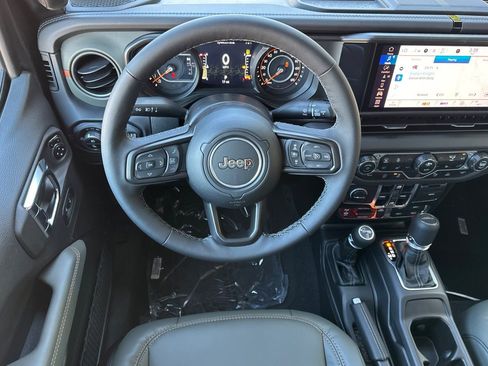 New 2025 Jeep Gladiator Mojave image 13