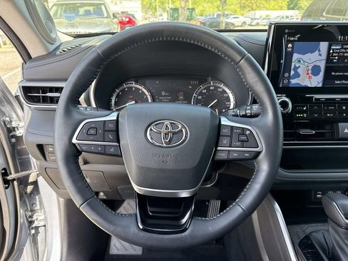 Used 2022 Toyota Highlander Platinum FWD image 27
