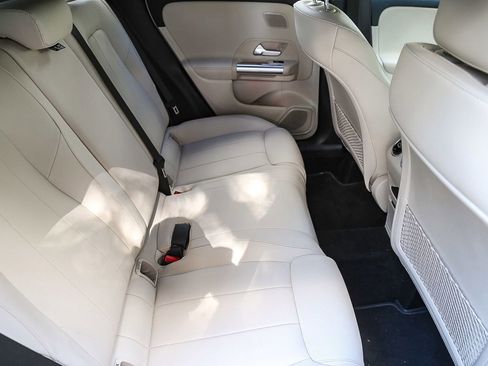 Certified 2025 Mercedes-Benz GLA 250 4MATIC image 16