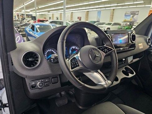 Used 2024 Mercedes-Benz eSprinter 170 Cargo image 7