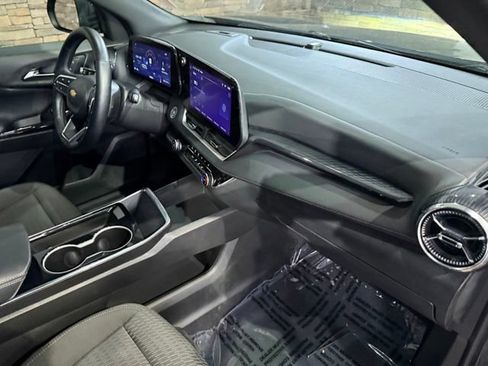 Used 2025 Chevrolet Equinox LT FWD image 3