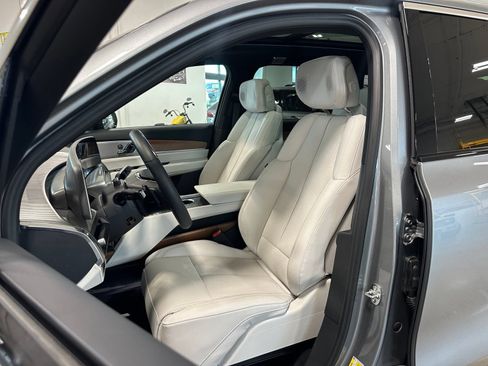 Used 2026 Cadillac Vistiq Luxury AWD/4WD image 14