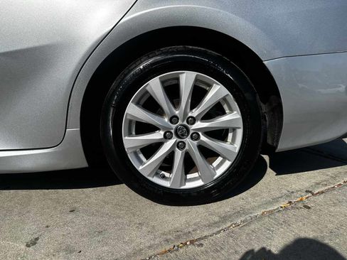 Used 2018 Toyota Camry LE image 8