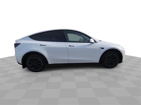 Used 2023 Tesla Model Y Long Range image 9