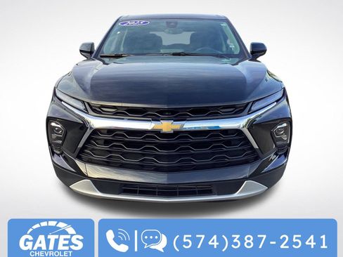 Used 2025 Chevrolet Blazer LT AWD/4WD image 2