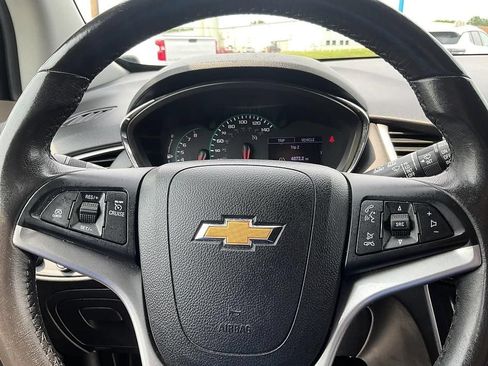 Used 2020 Chevrolet Trax LT w/ LT Convenience Package AWD/4WD image 22