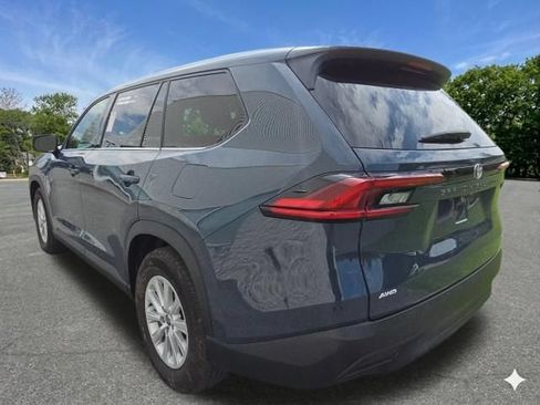Used 2025 Toyota Grand Highlander AWD image 9