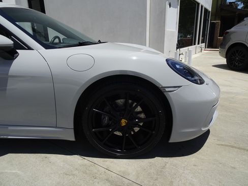 Used 2021 Porsche 718 Cayman RWD image 10
