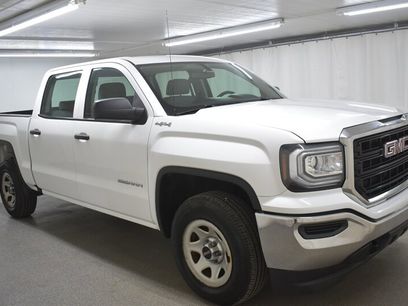Used 2017 GMC Sierra 1500 4x4 Crew Cab w/ Sierra Convenience Package