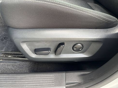 Used 2025 Nissan Rogue SV FWD image 18