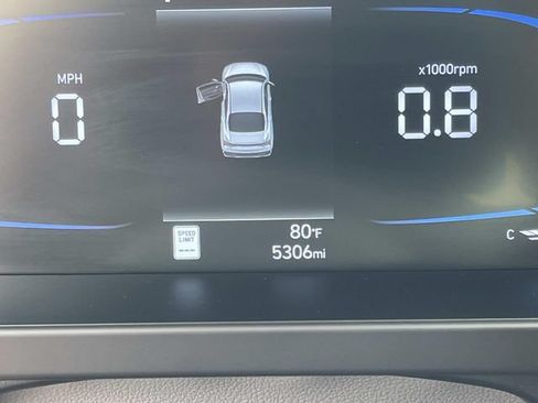 Used 2025 Hyundai Elantra Sport FWD image 39