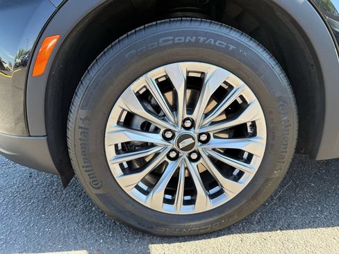 Used 2025 Cadillac XT4 Premium Luxury FWD image 11