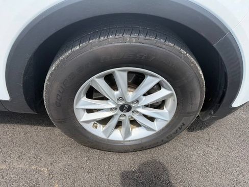 Used 2019 Kia Sorento AWD w/ LX Convenience Package image 15