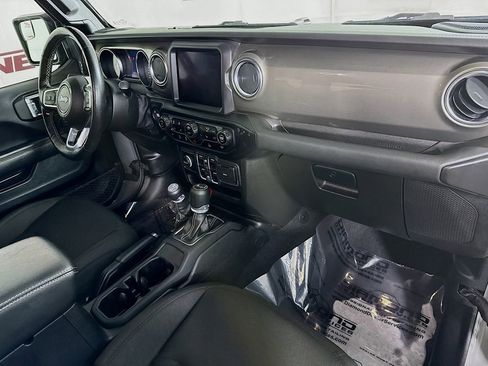 Used 2021 Jeep Wrangler Unlimited Sahara image 32
