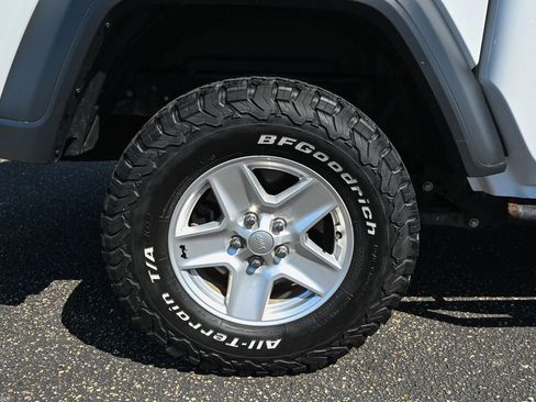 Used 2020 Jeep Gladiator Sport w/ Quick Order Package 24S AWD/4WD image 14