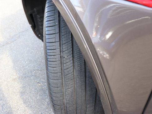 Used 2017 Bentley Bentayga image 71