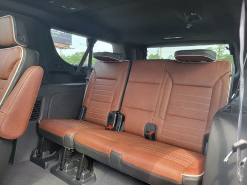 Used 2023 GMC Yukon XL Denali Ultimate AWD/4WD image 31
