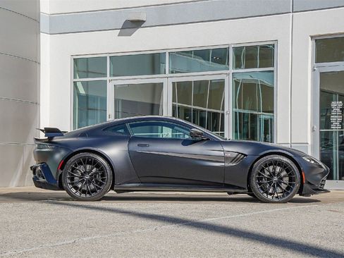 Used 2023 Aston Martin V8 Vantage Coupe image 9