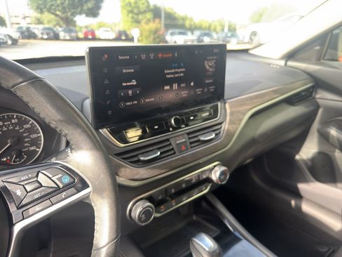 Used 2024 Nissan Altima 2.5 SV w/ SV Premium Package FWD image 10