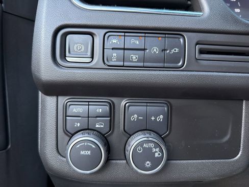 Used 2022 Chevrolet Suburban RST w/ Sport Performance Package image 39