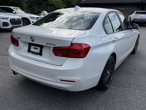 Used 2018 BMW 320i xDrive Sedan AWD/4WD image 17