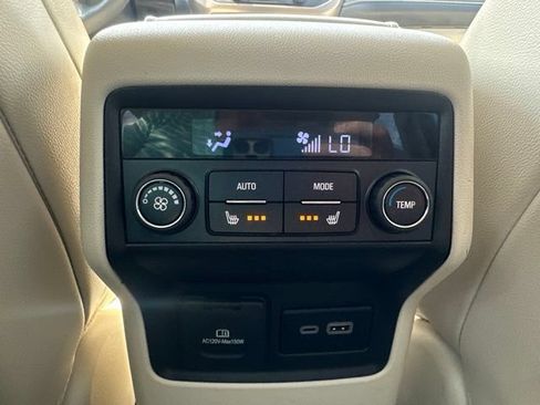 Used 2023 GMC Acadia Denali AWD/4WD image 14