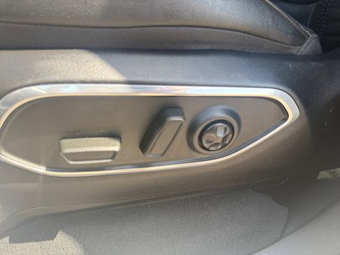 Used 2024 Jeep Wagoneer L Series II w/ Flexible Seating Group RWD image 15